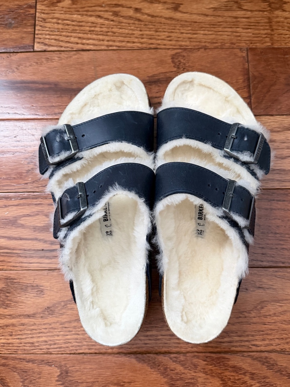 Birkenstock Women's Black Arizona Shearling-Trim Sandals with Cream Lining W8